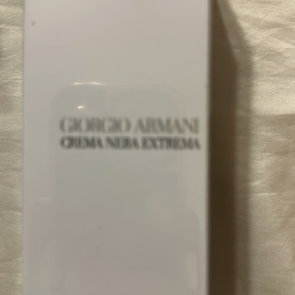 Giorgio Armani Cleansing Moisturizer - Picture 3 of 5